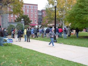 Crowd_at_beginning_display